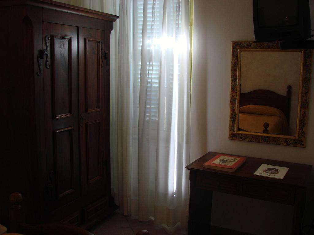 Hotel Palazzo Brunamonti Bevagna Eksteriør billede